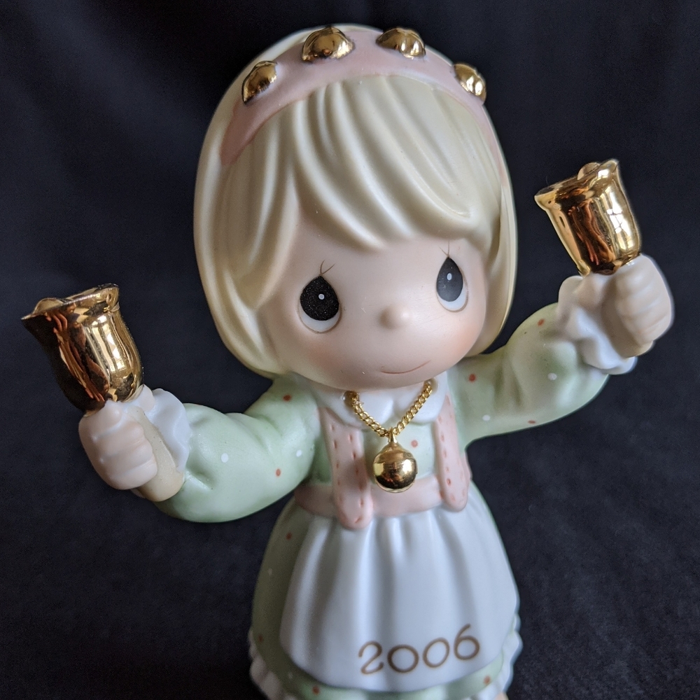 Precious Moments "Ringing In The Season" - Picture 4 of 14